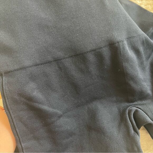 SPANX Fine Ribbed Cropped Leggings M - Picture 3 of 5
